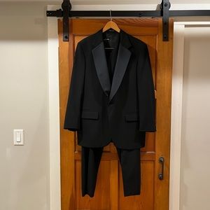 Mens 3 piece black tuxedo. Large